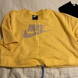 Nike cropped sweater like top